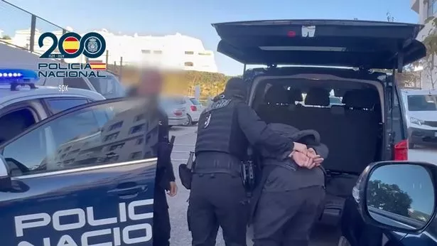 西班牙警方突袭英国加密货币绑架者的戏剧性时刻