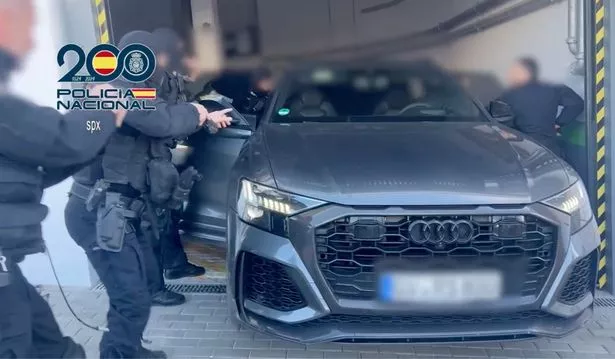西班牙警方突袭英国加密货币绑架者的戏剧性时刻