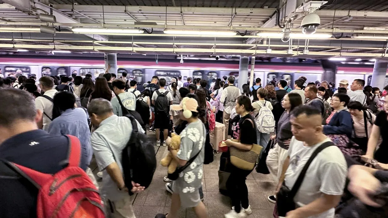 重阳节过后,繁忙的口岸标志着香港的旅游业