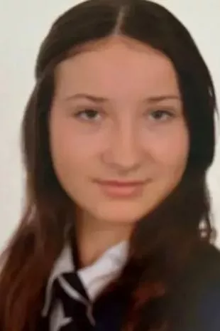 Scarlett Vickers的父亲在将刀刺入女儿的胸膛之前，问了一个令人毛骨悚然的五个字的问题