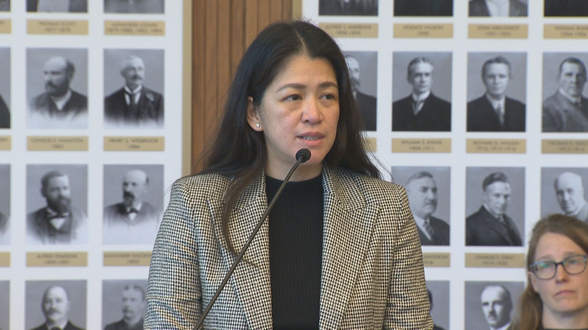 温尼伯市在全国哀悼日纪念失去工作的工人