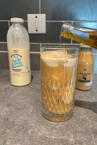 “我尝试了玛莎百货风靡一时的咖啡破解方法,它的味道和流行的巧克力棒一模一样。”