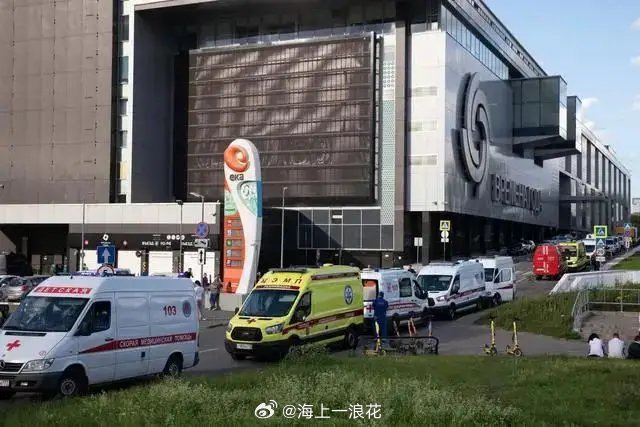 突发新闻：克罗伊登在阿斯达超市外4人受伤后发生大规模持刀伤人事件