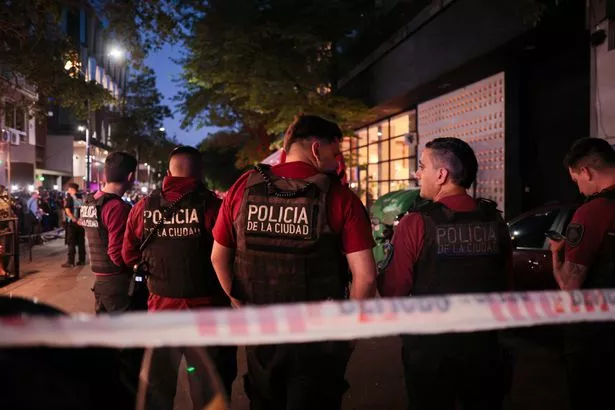 利亚姆·佩恩之死:阿根廷酒店现场警察守卫死亡现场