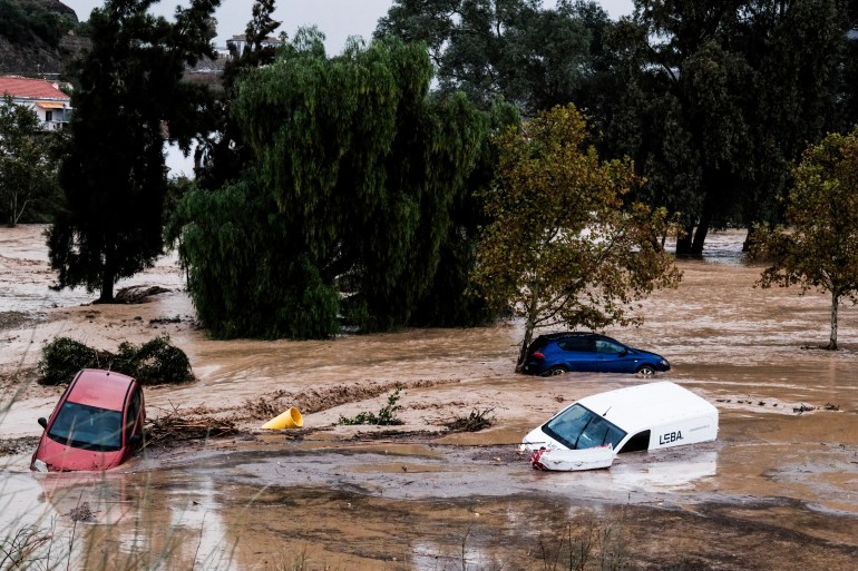 西班牙瓦伦西亚地区遭遇暴雨和洪水,造成至少51人死亡
