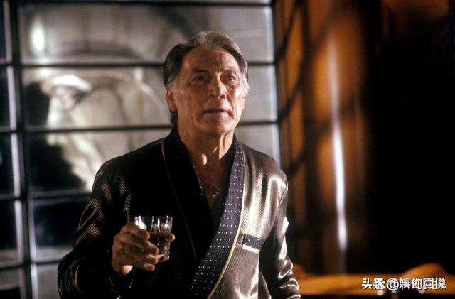 查理·斯卡利斯去世：出演《黑道家族》和《火线》的查理去世，享年84岁