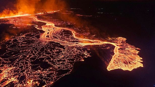 冰岛火山爆发引发紧急疏散行动，岩浆快速流动
