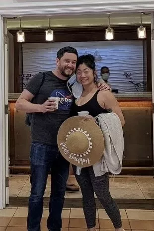 新婚暴徒在斐济度蜜月时将妻子殴打致死,然后将她的尸体留在血泊中