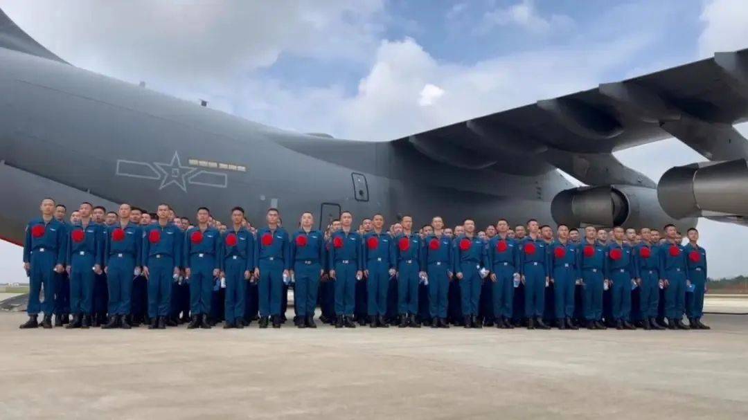 翱翔蓝天，智启未来，空军招收女飞行学员，双学籍直通清北新篇章