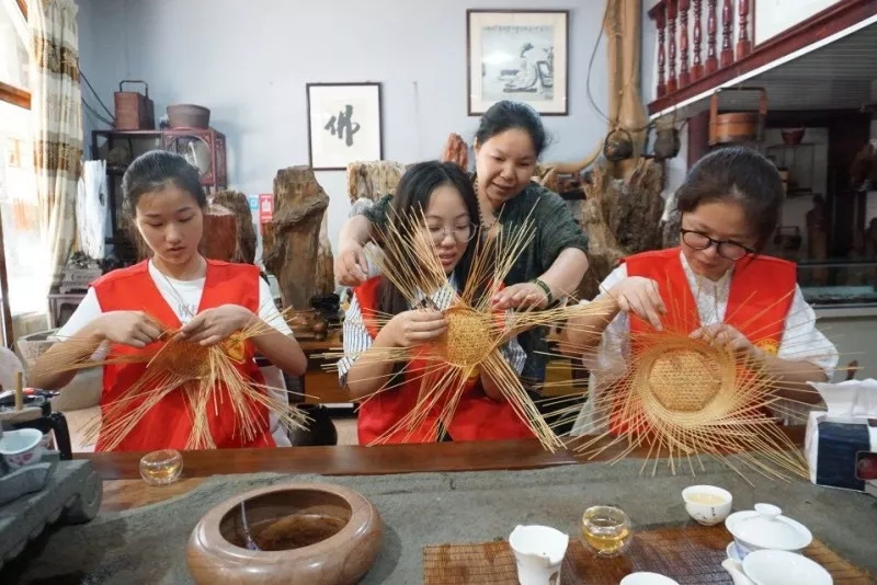 探秘这届年轻人为何钟情于非遗文化